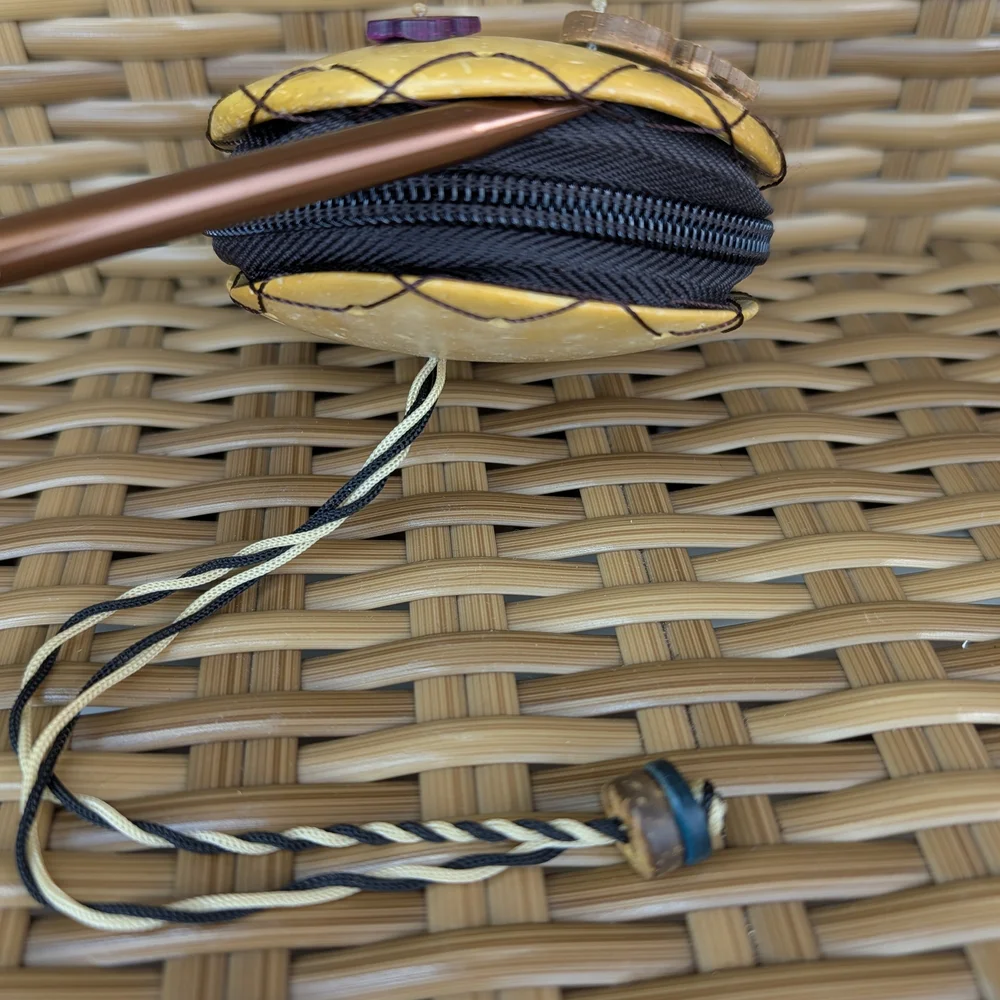 Handmade Coconut Shell Wristlet Pouch Floral Leaf Beads Asian Small - Picture 3 of 12